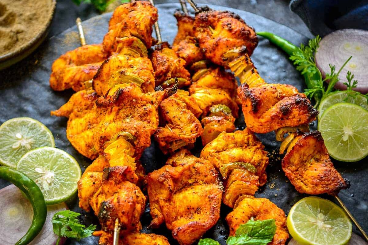 Grilled chicken kebabs with spices and herbs, served with lime and green chili.